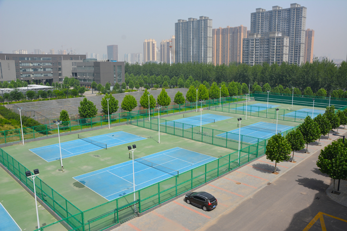 东室外网球场.jpg