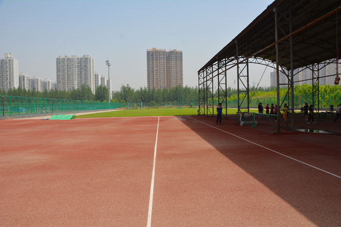东室外投掷场地.jpg
